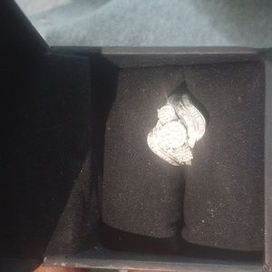10carrot white gold  1ctw diamond ring